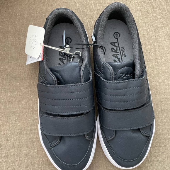 Zara boys sneakers size 3 1/2 black - Picture 2 of 4